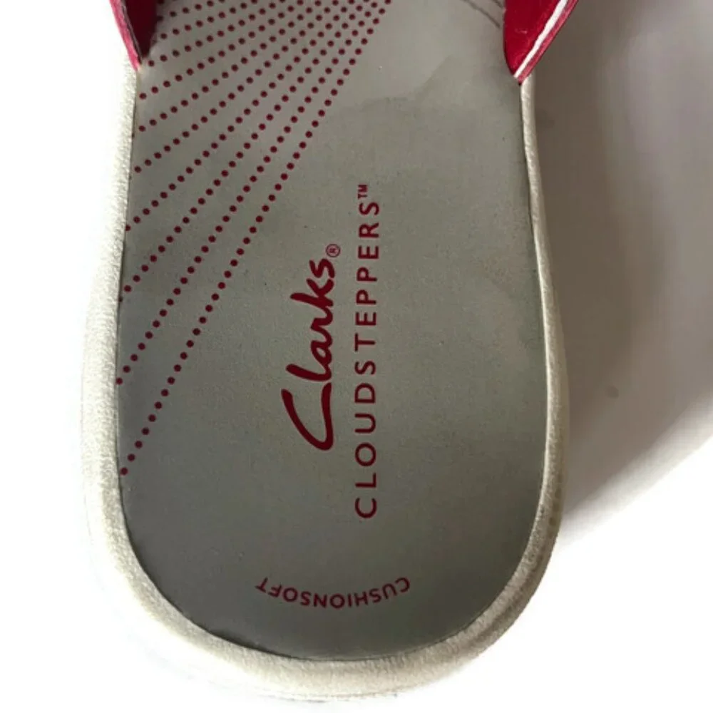 Clarks Red Cloudsteppers Women's Thong Sandals - Picture 7 of 9